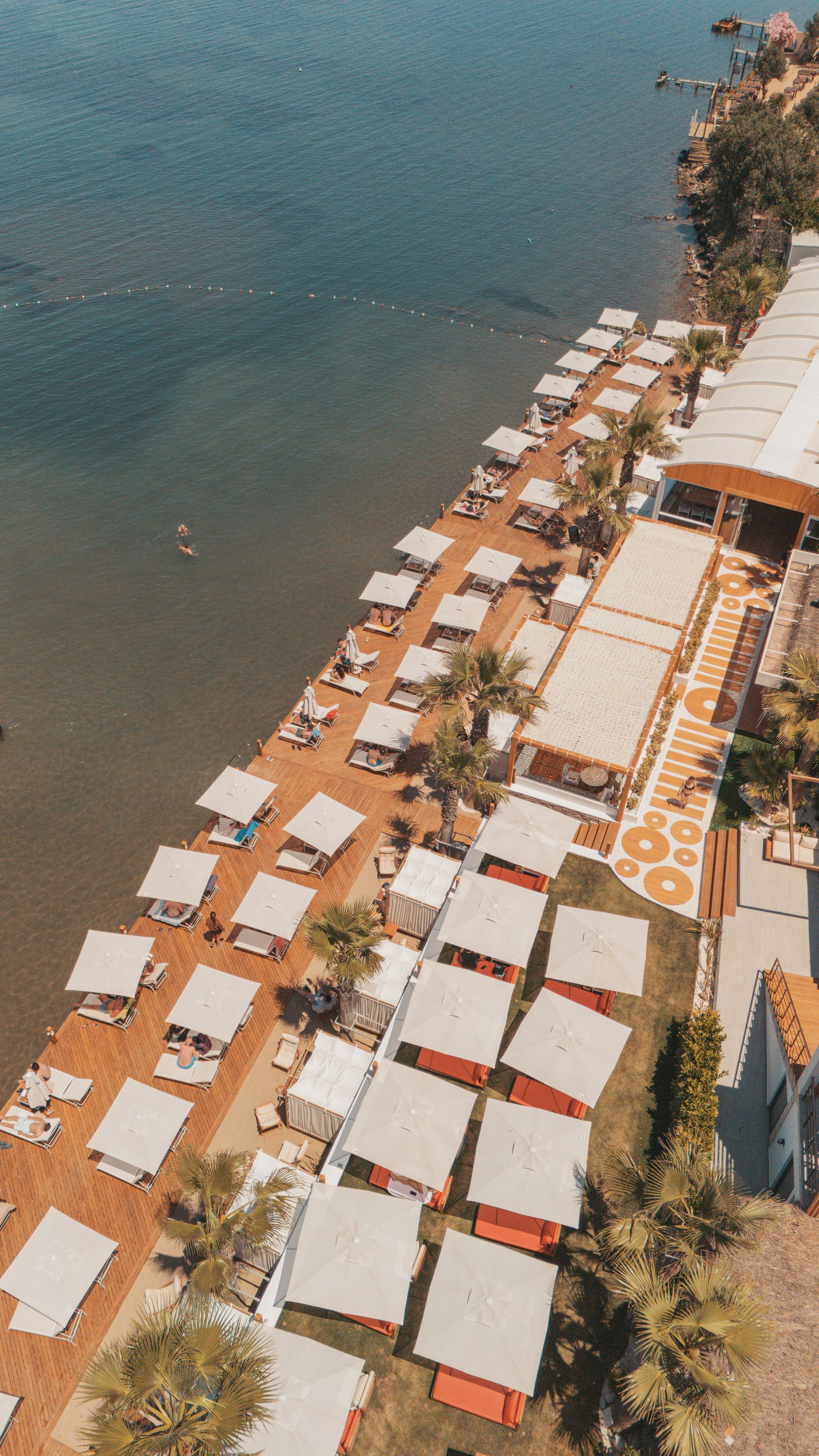 How to Choose a Beach Club in Cunda