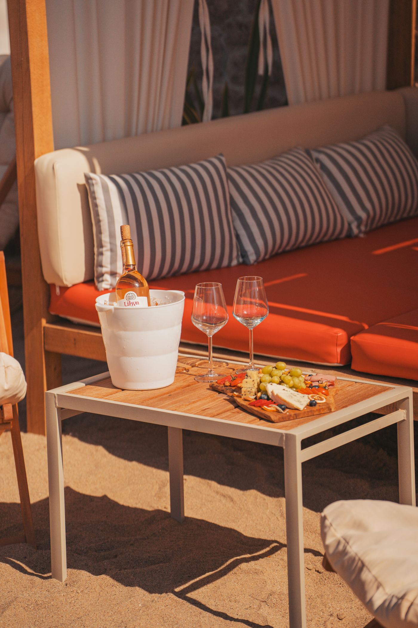 A Short Guide to Beach Club Reservations in Cunda
